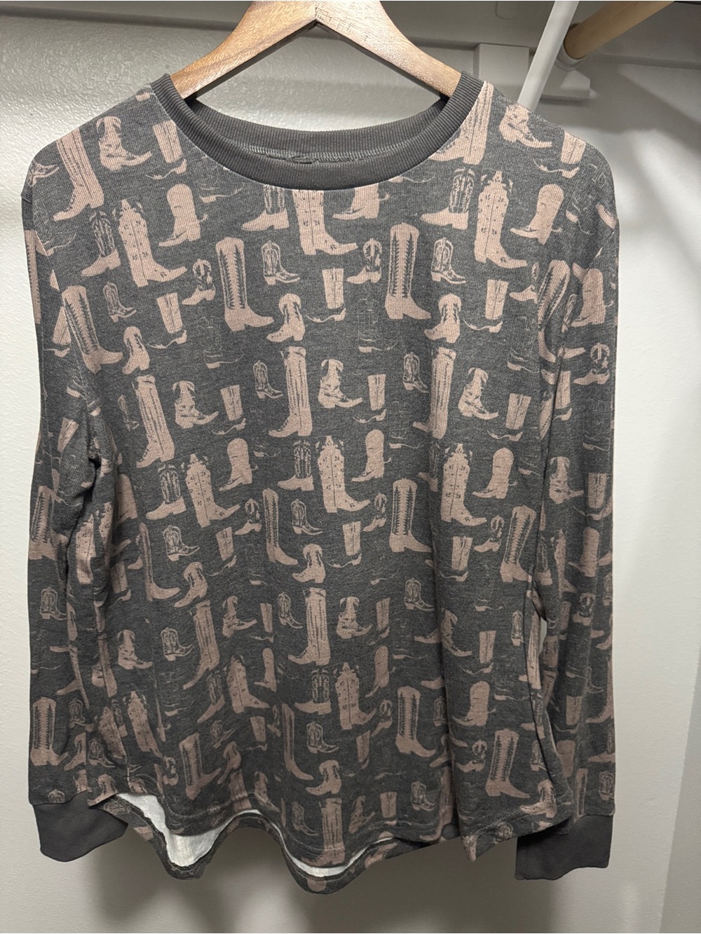 2 Fly Long Sleeve Boot-Print Top